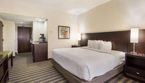 King Room with Roll-In Shower - Disability Access/Non-Smoking