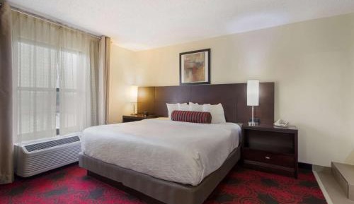 King Suite with Hot Tub - Non-Smoking