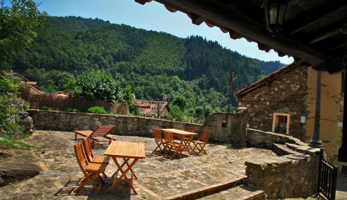 Apartment with Mountain View