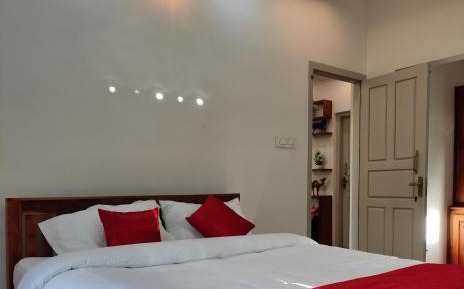 Deluxe Double Room (2 Adults + 1 Child)