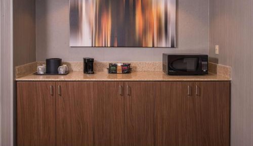 Mobility/Hearing Accessible One Bedroom Suite Two Queen Tub