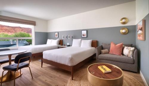 Gnarnia | Two Queen + Sofa Bed