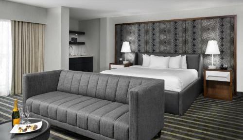 Luxury Suite with Balcony