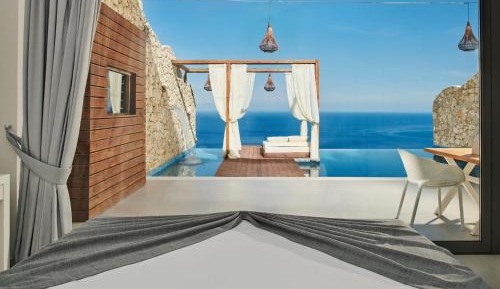 Honeymoon Cave Suite with Sea View