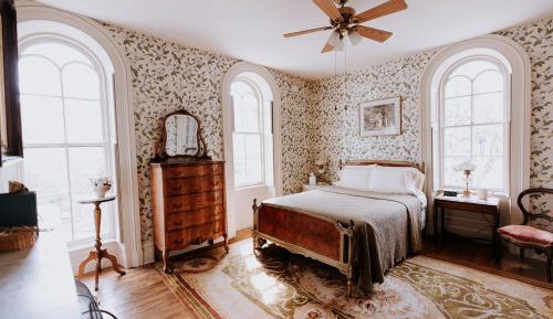 Standard Queen Room