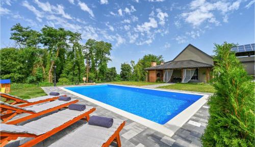 Three-Bedroom Holiday Home 