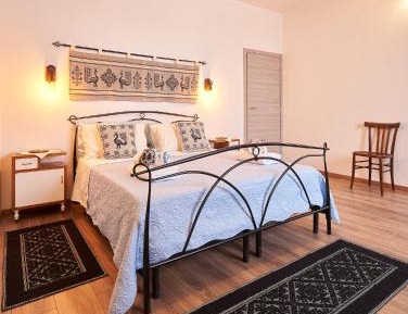One-Bedroom Loft Apartment with Balcony