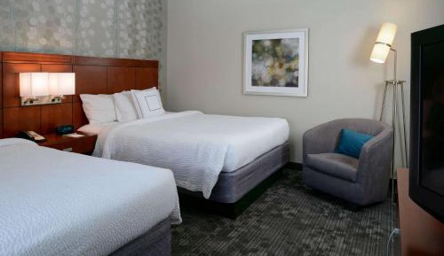 One Bedroom Suite Two Queens