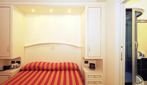 Double Room (1 Adult)