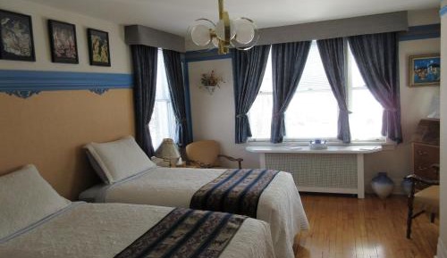 Standard Double Room with Shared Bathroom