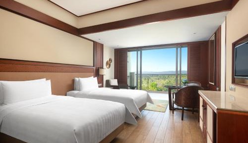Deluxe Seaside Garden View Twin Room