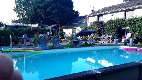 Deluxe Room (2 Adults + 1 Child)