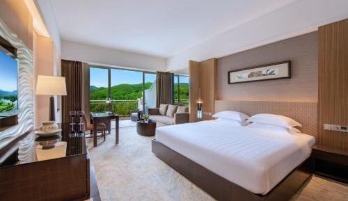 Grande Deluxe King Room (Mountain View)