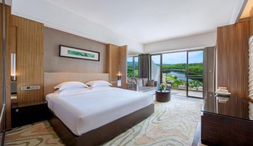 Grande Premiere King Room (Lake View)