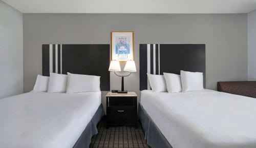 Deluxe Queen Room with Two Queen Beds - Non-Smoking