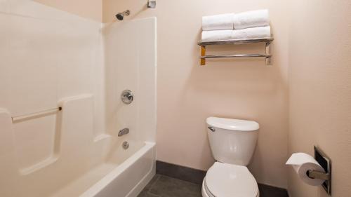 Studio Suite with Three Queen Beds - Non-Smoking