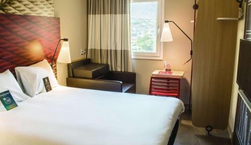 Standard Queen Room with Extra Child Bed