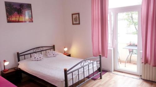 Double or Twin Room with External Bathroom