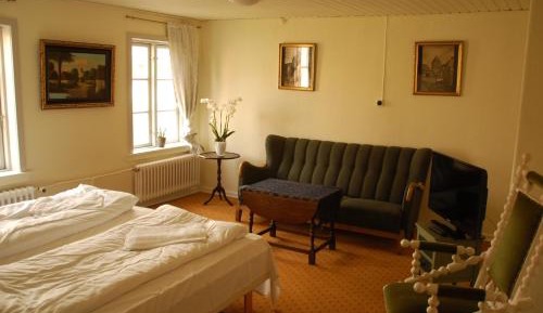 Quadruple Room with Shared Bathroom