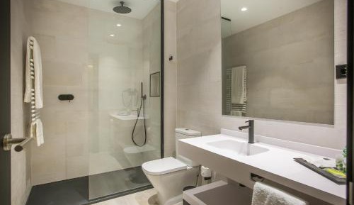 Queen Room with Garden View