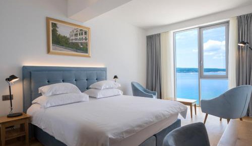 Deluxe Suite with Sea View