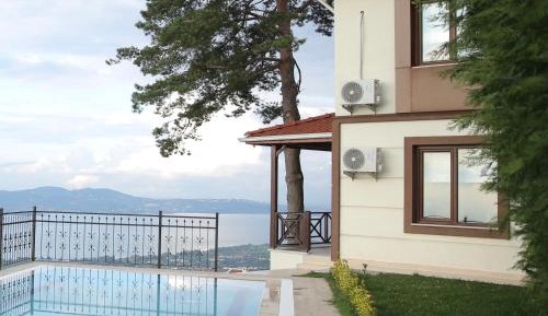 Villa with Lake View
