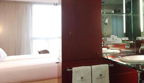 Family Room (2 Adults + 2 Children)