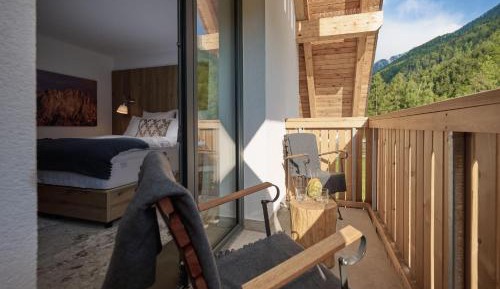 Double or Twin Room with Mountain View