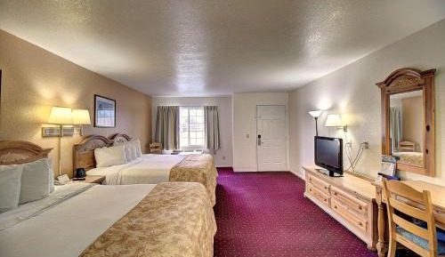 Deluxe King Room - Non-Smoking