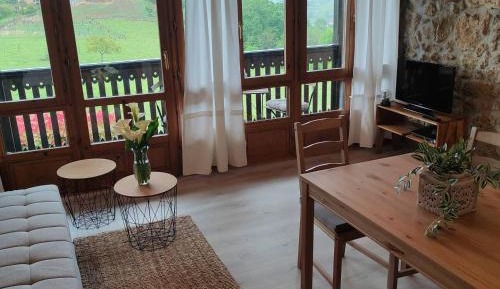 Apartment with Mountain View