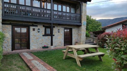 Apartment with Mountain View