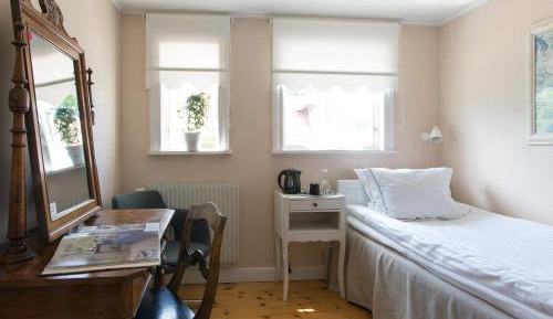 Single Room with Shared Bathroom