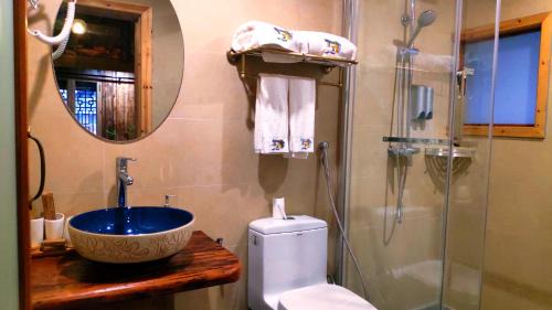 Twin Room with Shower