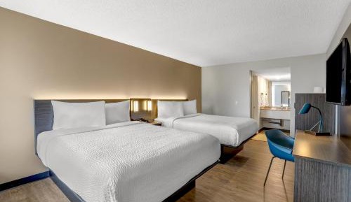 Deluxe Queen Room with Two Queen Beds - Non-Smoking