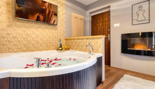 Deluxe Suite with Spa Bath