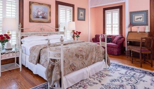 Mary Hoyt Room (Adults Only, No Pets, Breakfast Included)