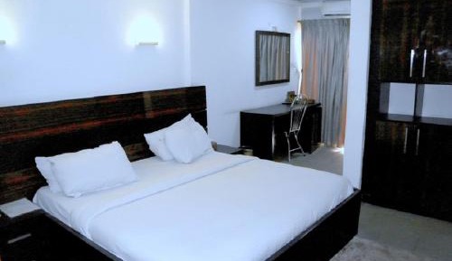Deluxe Queen Room