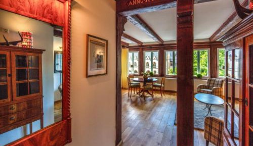 Large One-Bedroom Apartment