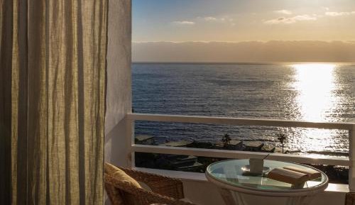 One-Bedroom Apartment with Sea View