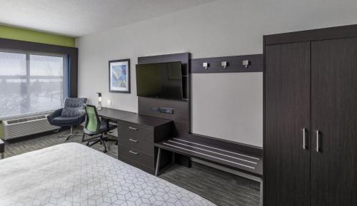 Standard King Room with Mobility Accessible Roll-In Shower