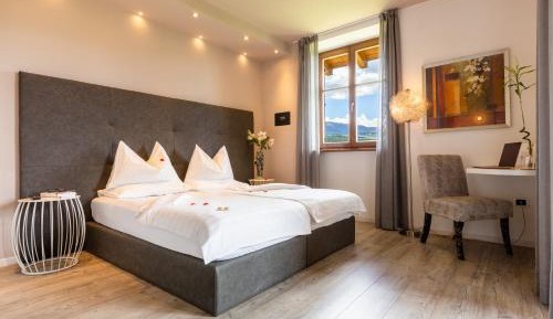 Deluxe Double or Twin Room with Mountain View