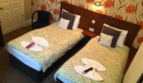 Twin Room with Private Bathroom
