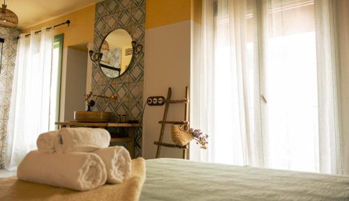 Deluxe Double Room with Side Sea View