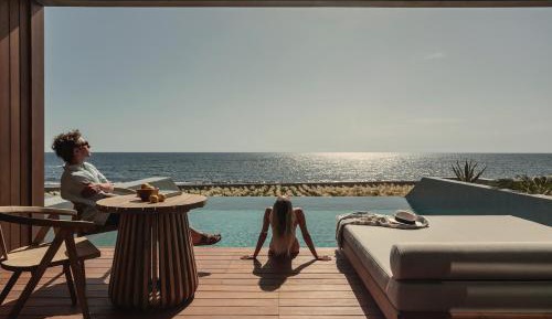 Signature Pool Suite with Outdoor Whirlpool Bath - Seafront