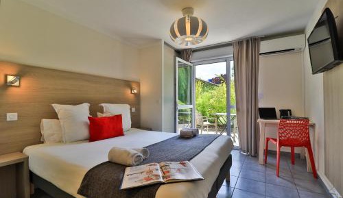 Studio with Garden View