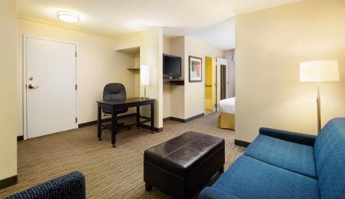 Suite - Hearing Accessible - Non-Smoking