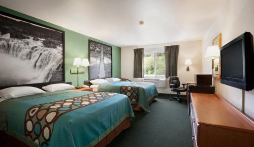 Queen Room with Two Queen Beds - Non-Smoking