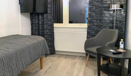 Single Room with Shared Shower and Toilet