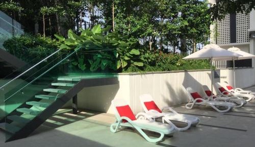 Apartment with Pool View 