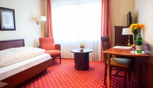 Comfort Single Room in nighbouring building